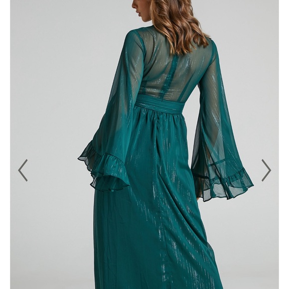 MAXI DRESS - PLUNGE THIGH SPLIT DRESS IN EMERALD
SHOWPO - Picture 2 of 4